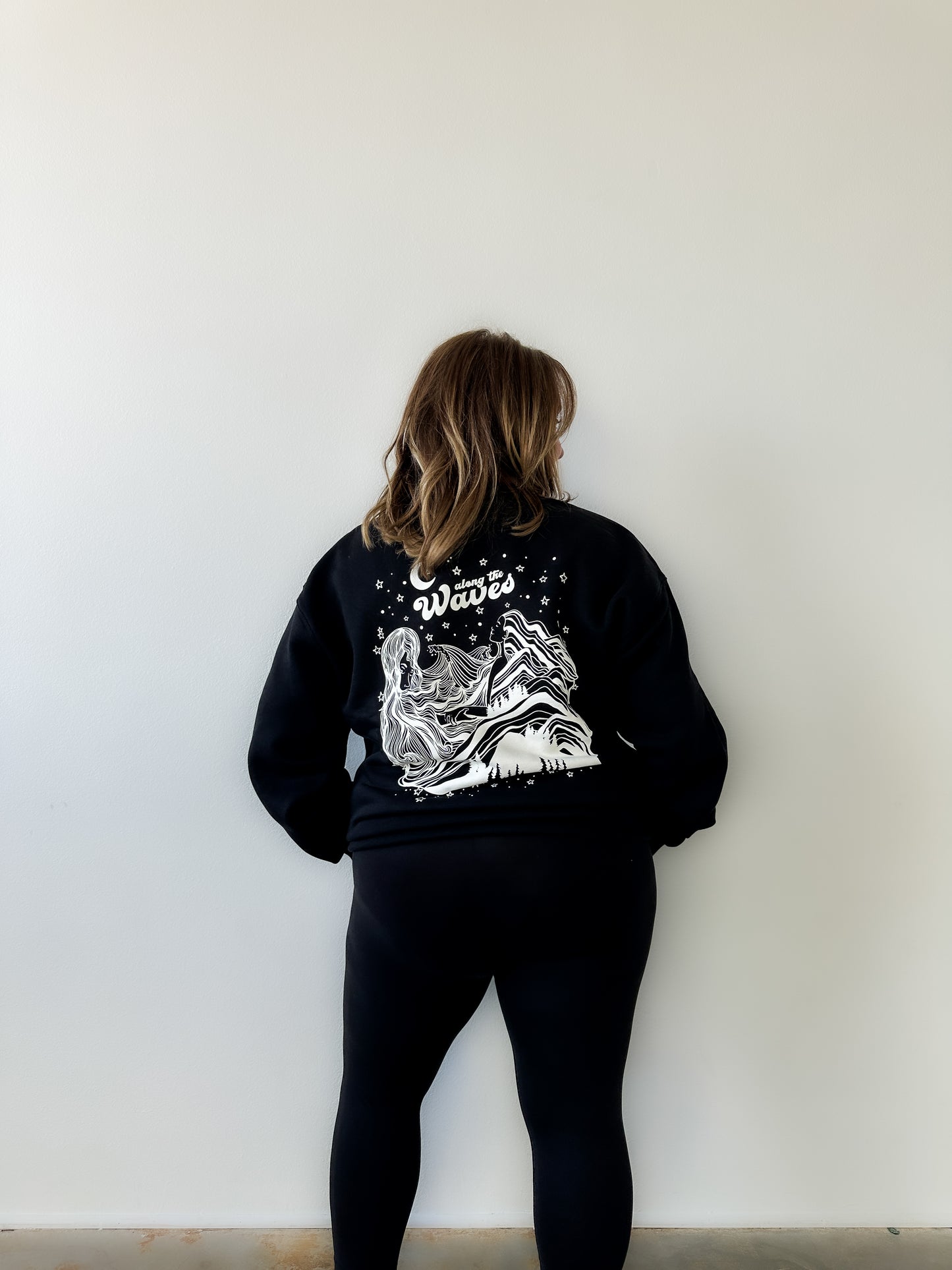 Along the Waves Lounge Crewneck - Black