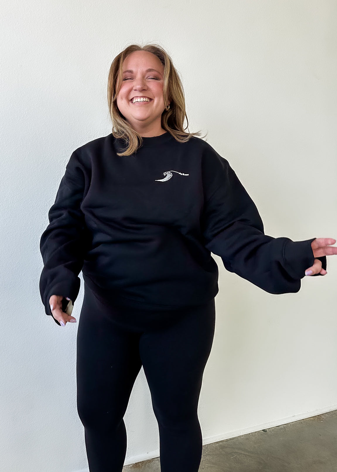 Along the Waves Lounge Crewneck - Black