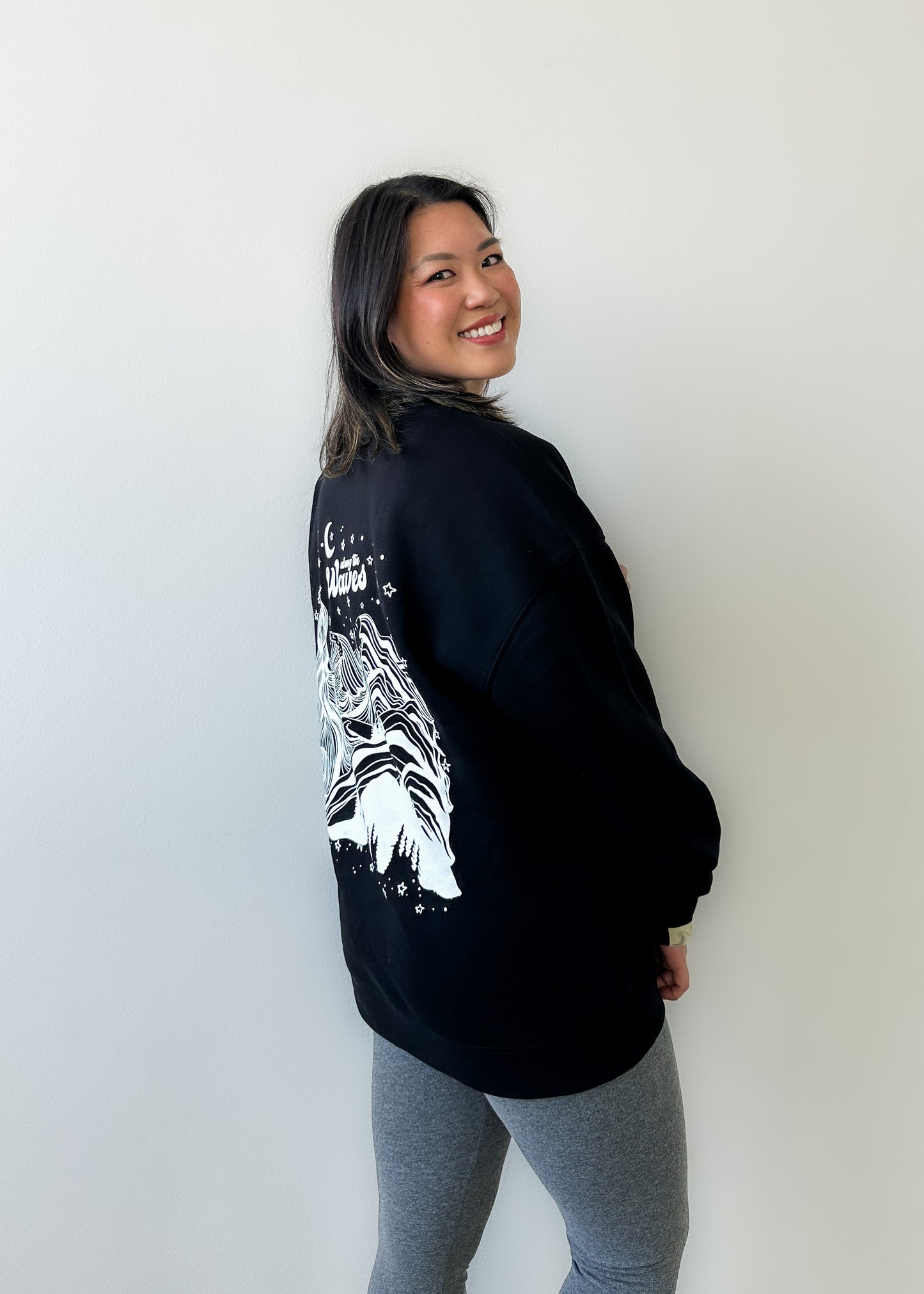 Along the Waves Lounge Crewneck - Black