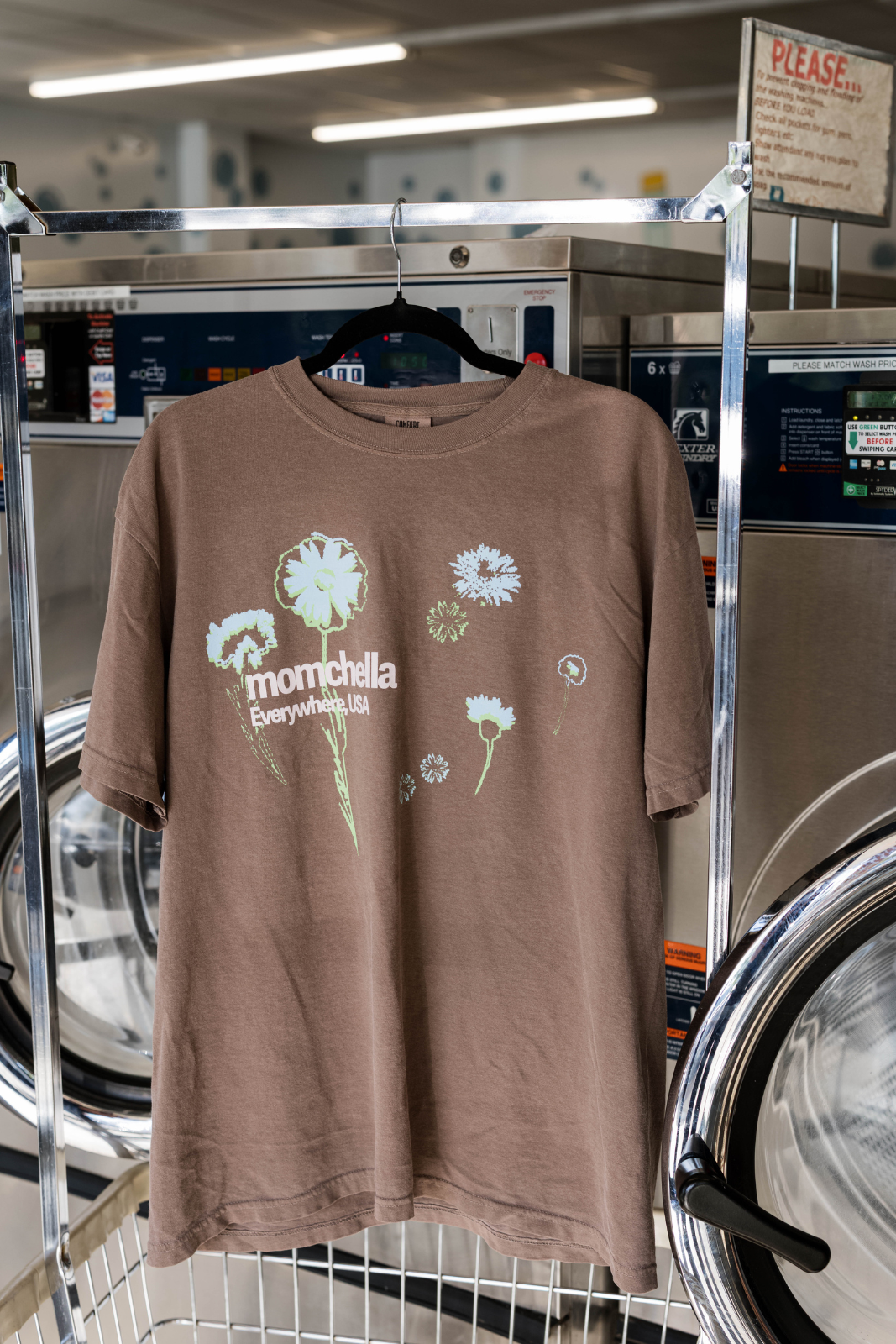 Momchella Tee